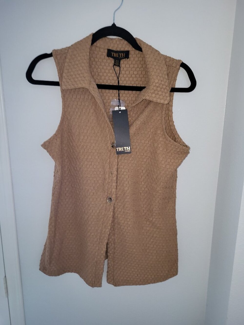 NWT Truth By Republic Women’s Textured Beige Sleeveless Top vest Sz Medium